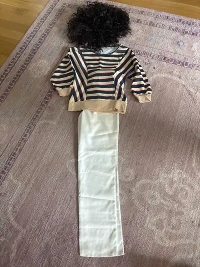 Worn once, includes top (size S), pants (size S), belt, wig