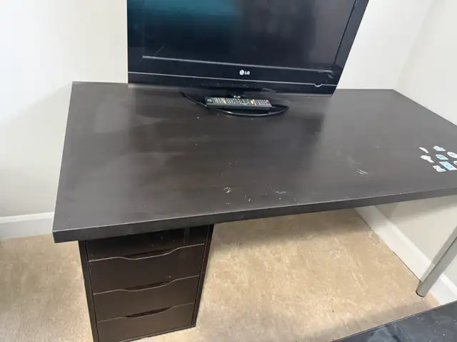 IKEA Desk in Desks in Ottawa - Image 3