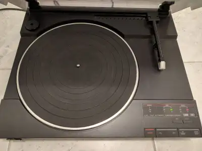 JVC L-L10B LINEAR TRACKING FULLY AUTOMATIC TURNTABLE, View more