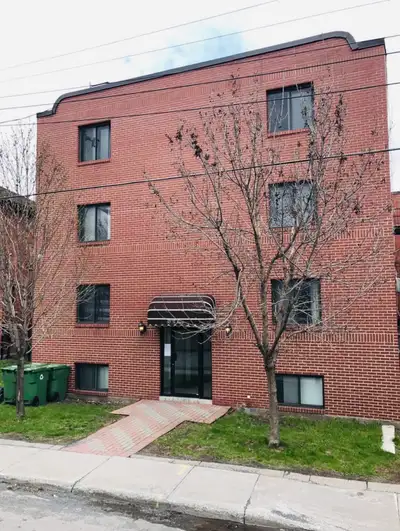 2 closed bedrooms, on 3rd floor, excellent condition with layout, balcony, clean, bright and quiet....