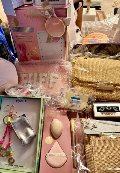 Brand new GIFTS FRIENDS &FAMILY$10-25 GRAB DEALS!!, View more
