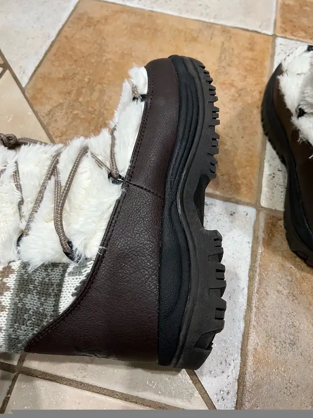 The Original MUK LUKS Women’s Winter Boots – Size 8 in Women's - Shoes in Markham / York Region - Image 4