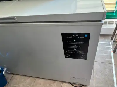 This Danny C5H10 white chest freezer is in great working condition and clean. It won’t last long so...