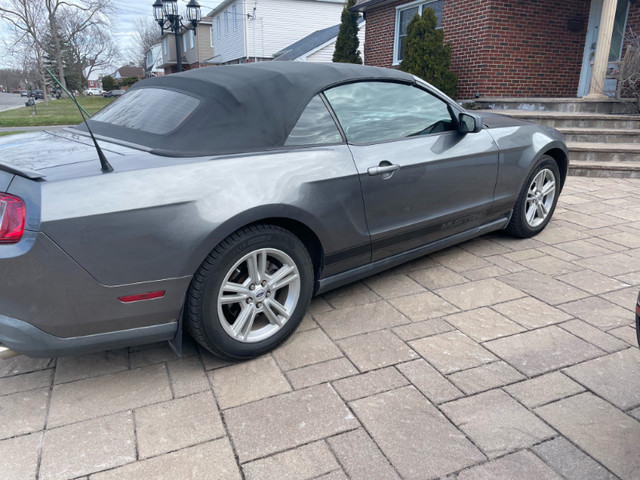 Mustang Convertible 2010 for Sale dans Autos et camions  à Ouest de l’Île - Image 2