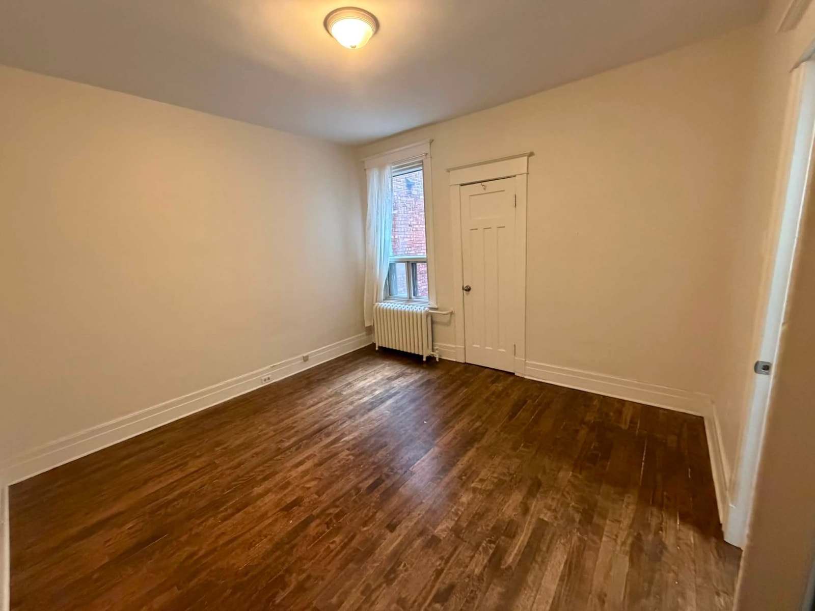 ***GRAND LOGEMENT 5 1/2 À NDG, semi-meublé***2100$ par mois. — photo 3
