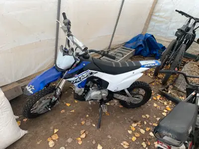 Brand new kids dirt bike. ThunderStar 110 cc dirt bike. Got it from a buddy last year. Less than 5 h...