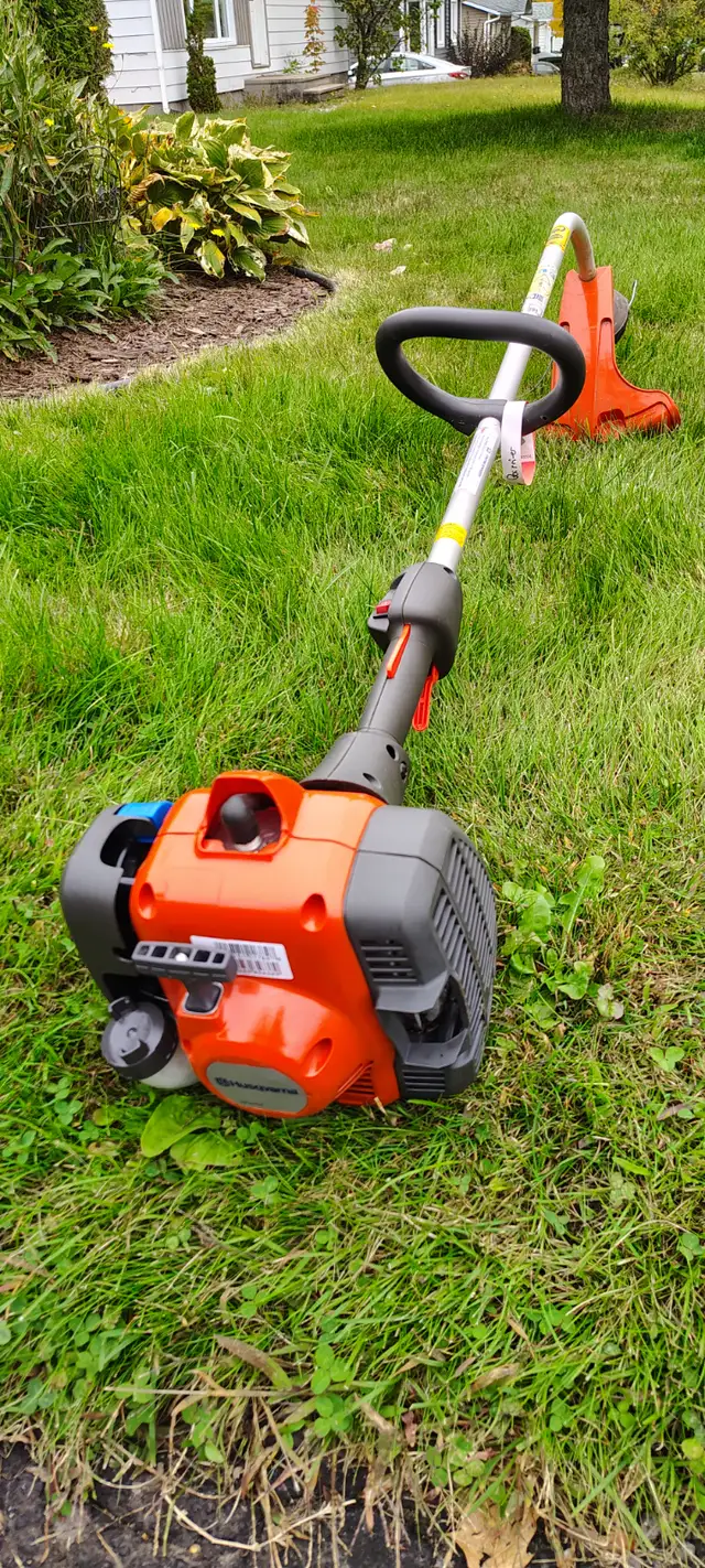 Husqvarna C122 Grass Trimmer