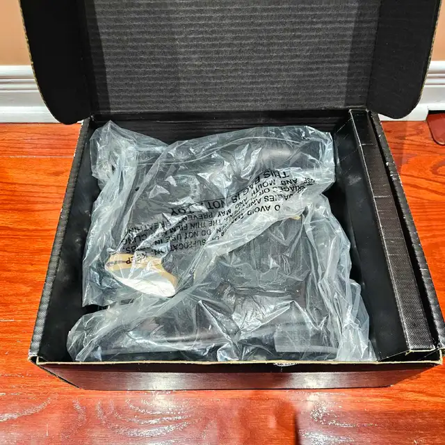 Thursday Boot Company Size 7.5 Women's Duchess Chelsea Boots in Women's - Shoes in Mississauga / Peel Region - Image 11