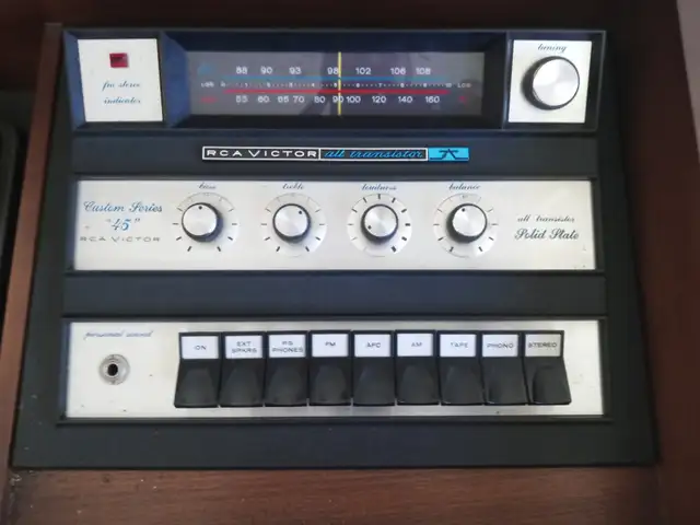 Mid Century Modern console in Other in Mississauga / Peel Region - Image 8