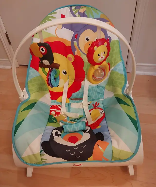 Fisher Price Infant to Toddler Rocker Bouncer , Batteries includ in Playpens, Swings & Saucers in Oakville / Halton Region - Image 4