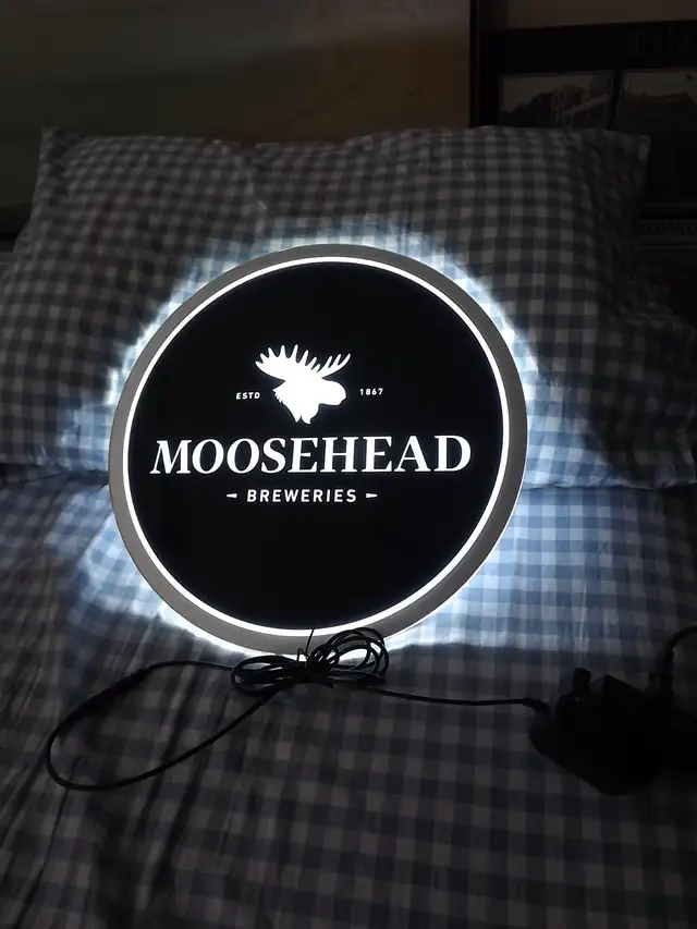 MOOSEHEAD ROUND LIGHT - UP SIGN/BAR & PUB SIGN/15 INCH DIAMETER in Arts & Collectibles in City of Toronto - Image 5