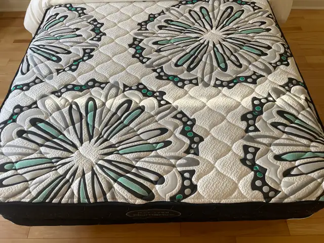 Lit double in Beds & Mattresses in Laval / North Shore - Image 5