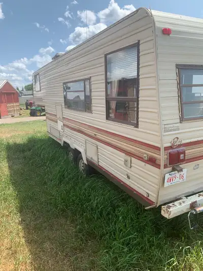 1988 kit 5 wheel trailer no leaks roof resealed Ac furnace shower toilet no mice will trade for carg...