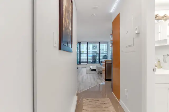 Furnished Downtown Studio - Utilities + WiFi Incl - Pool & Gym in Long Term Rentals in Vancouver - Image 9