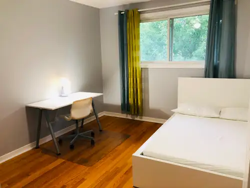 Move into this beautifully furnished spacious student home that is a 10-min walk from Algonquin Coll...