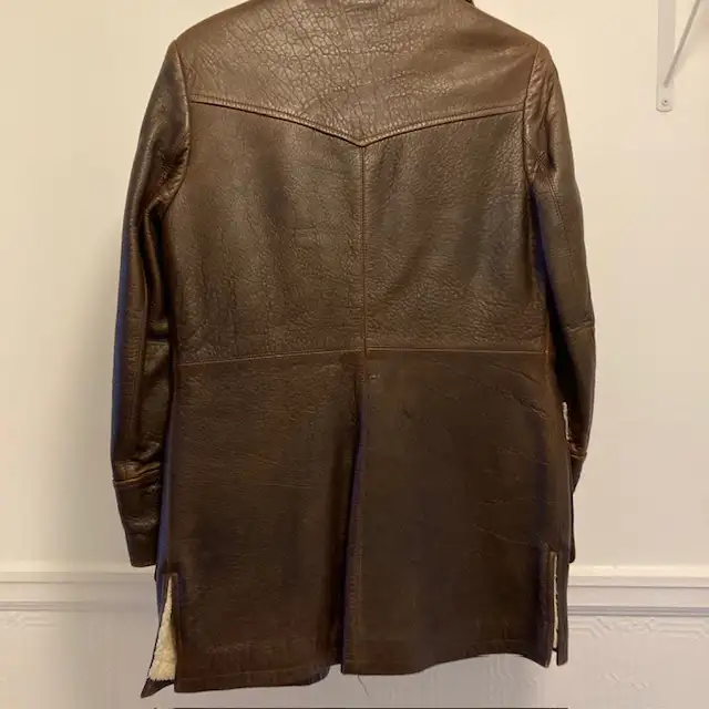 Pollini womens Italian brown leather coat size 42 (10) nice! in Women's - Tops & Outerwear in City of Montréal - Image 4