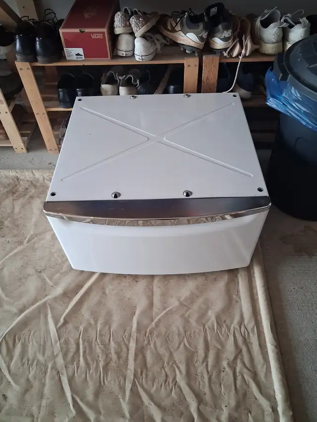 Pedestal drawer for washer or dryer