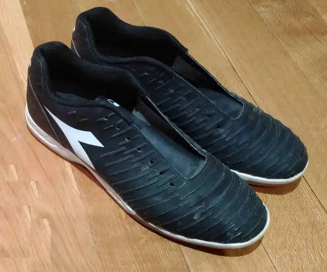 MENS, BOYS --- SOCCER (Indoor) --- DIADORA (Size 11) in Soccer in Mississauga / Peel Region - Image 3