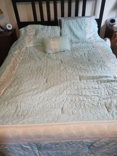 Queen Sized Comforter , View more