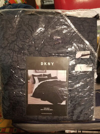 DKNY Twin Quilt 100% Polyester Shell
