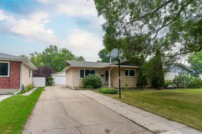 Spacious private room available for 2 people in a clean, quiet, and well-maintained home. If you wan...