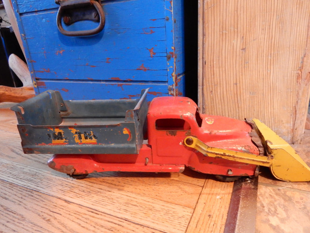 antique dump truck with loader in Arts & Collectibles in Saskatoon - Image 2