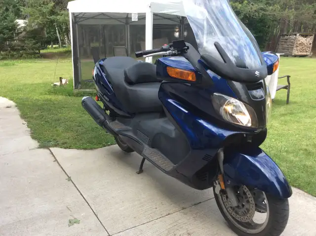 Suzuki Burgman 650 for sale in Scooters & Pocket Bikes in City of Toronto - Image 2