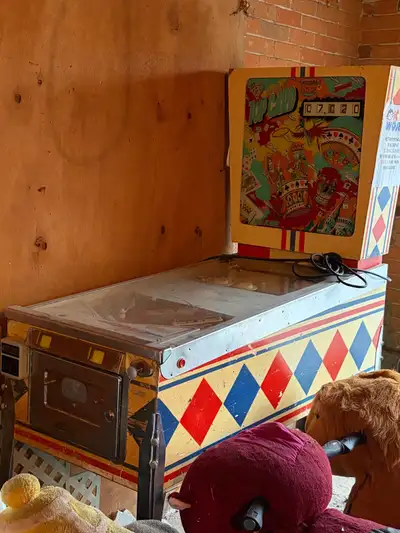 Antique pin ball machine Working condition