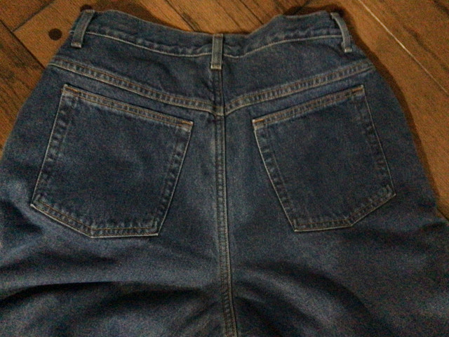 LL Bean original fit relaxed 12 T dans Femmes - Pantalons et shorts  à Dartmouth - Image 4
