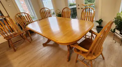 Expandable Solid Oak Dining Table & 6 Chairs, View more