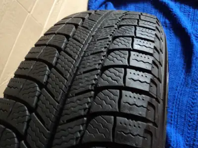 Selling (1) ONE tire 185/55R16 Michelin xi3 X-ice winter tire like new. One tire only For Toyota Yar...