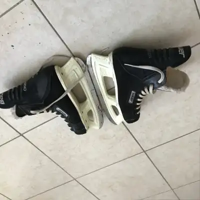 Bauer hockey skates, Charger size 4, View more
