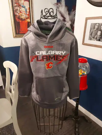 Calgary Flames youth hoodie small , View more