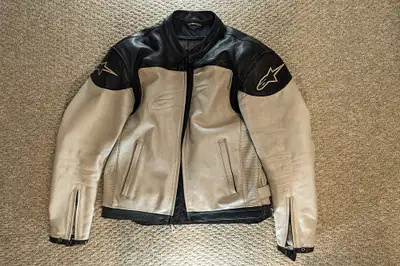 No longer needed, hardly worn. Never crashed.