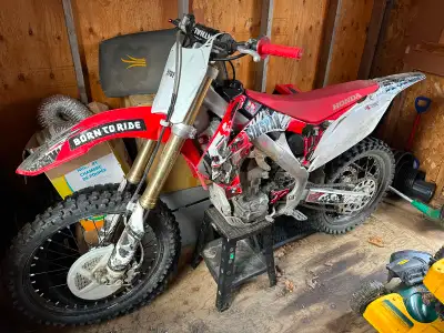 2010 Honda CRF 250R bought it new and used a few seasons it’s been sitting in a shed or garage since...