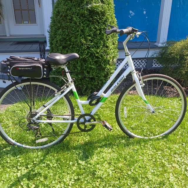 Velo Raleigh in Cruiser, Commuter & Hybrid in Longueuil / South Shore