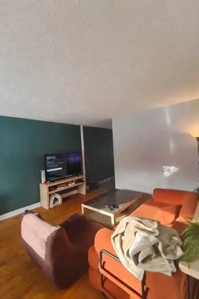 Spacious and very bright duplex for rent near downtown Dartmouth, only 10 minutes drive to downtown...