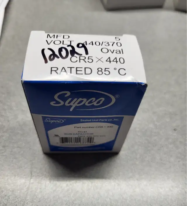 CAPACITOR MARCHE 5UF 370V OU 440V OVALE ROND NEUF NEW 12929 in Other in Laval / North Shore - Image 2