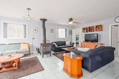 ASAP - June 26 **Beautiful winterized cottage **
