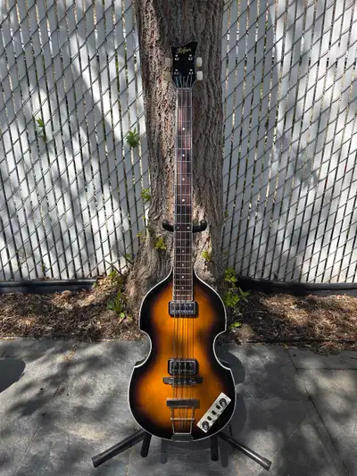 Selling my Höfner HCT 500/1 – the classic Beatle bass, Contemporary Series. This one nails the vinta...