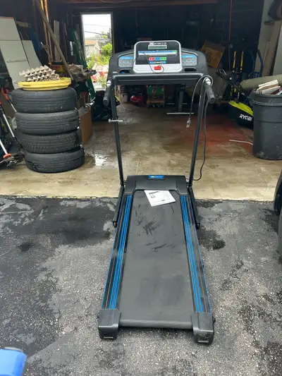 Slightly used treadmill in great condition