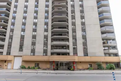 Downtown Ottawa 2-Bedroom Condo for Rent – Fully Furnished & Move-In Ready! Bay Laurier Place Your U...