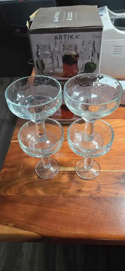 4 coupes à marguarita comme neuves pas servis beaucoup servis et ensembles de 8 verres à boissons de...