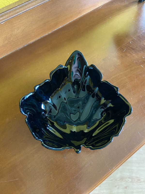 Vintage Black Opaline/Amethyst Glass Leaf Shaped Bowl With Feet in Arts & Collectibles in Oshawa / Durham Region