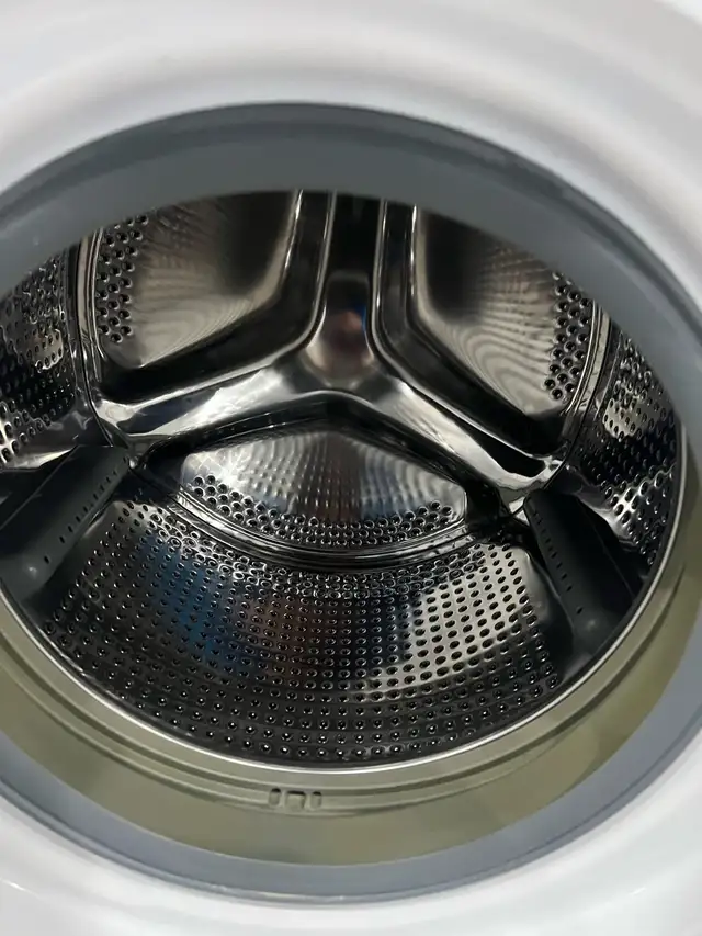 Bloomberg 24 w front load washer electric dryer  in Washers & Dryers in Mississauga / Peel Region - Image 5