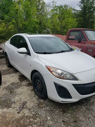 Selling a 2010 Mazda 3, suitable for parts or repair, with 180,000 kms. It comes with a brand new cl...