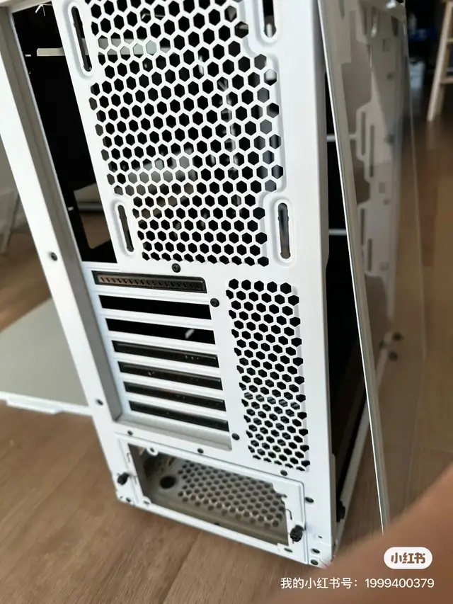 Fractal Design Meshify C - Compact Mid Tower Computer Case in System Components in Ottawa - Image 3