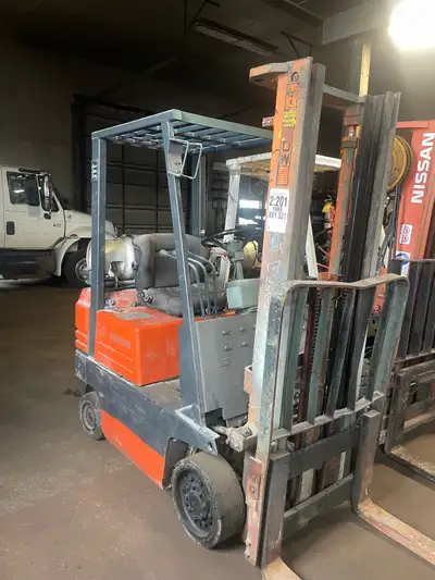 3000lb Capacity Runs good ( will post hours when I get the info )