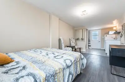 detached studio for rent
