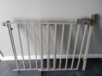 Evenflo baby gate